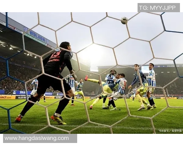 足球场17号球星是谁 他在场上的表现与影响力解析