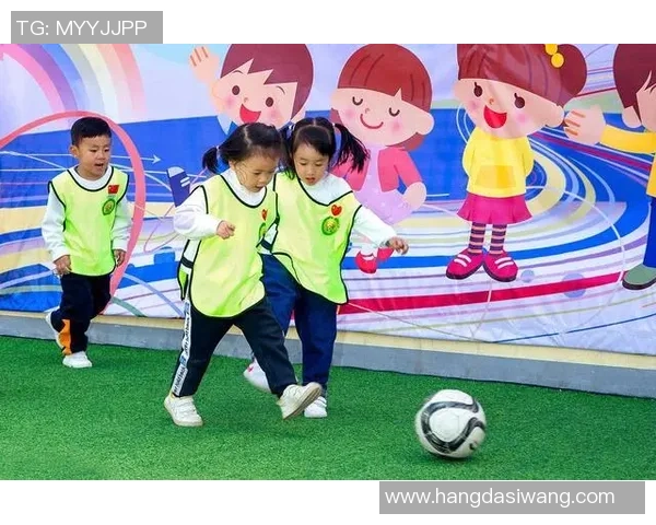 足球明星与萌娃的可爱瞬间对比 谁更能打动你的心 足球明星与萌娃的可爱瞬间对比 谁更能打动你的心