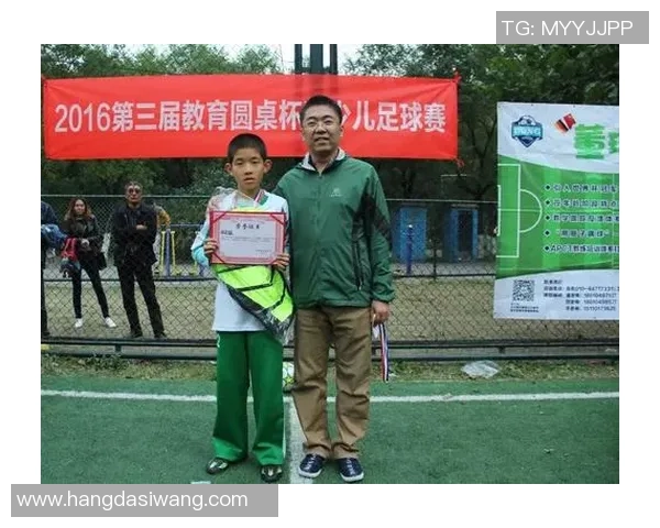 足球球星挑战小学生单挑谁能胜出引发网友热议 足球球星挑战小学生单挑谁能胜出引发网友热议